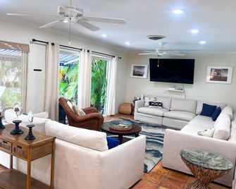 Nick's Waterfront Oasis w/ Private Heated Pool - פורט לודרדייל - סלון