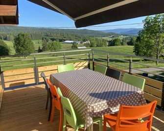 Gite 7 Personnes Haut Jura Pleine Nature - Bellefontaine - Balcón