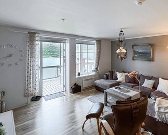 Stunning Apartment In Tyinkrysset - Tyinkrysset - Living room