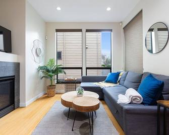 Modern 3-Story Townhome - Walkable Seattle Location - Seattle - Sala de estar