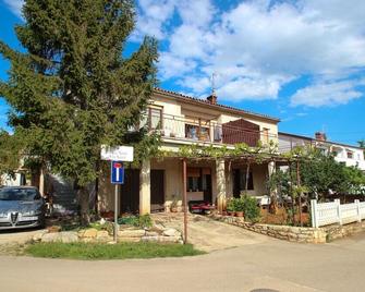 Ester - Novigrad - Budova