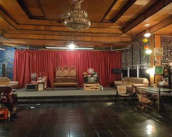 OYO 2527 Hotel Triana - Palangkaraya - Lounge