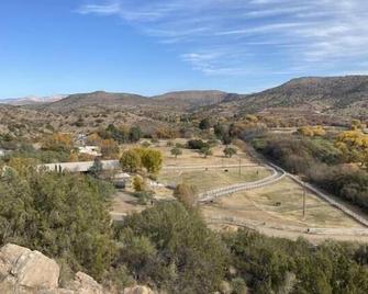 Elegant and modern comforts on a western ranch - Cornville - Outdoors view