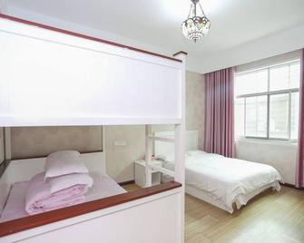 Aishang Hostel - Zhangjiajie - Schlafzimmer