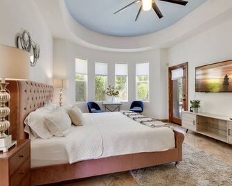 A Beautiful Desert Escape with Everything You Need - Palm Springs - Bedroom