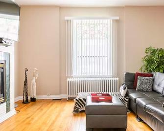Central Canal Spacious 1 bedroom with private entry and private parking - Ottawa