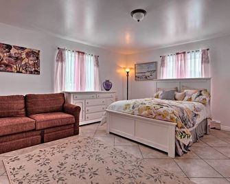 Expansive Getaway ~ 2 Miles to Mendenhall Glacier! - Juneau - Bedroom