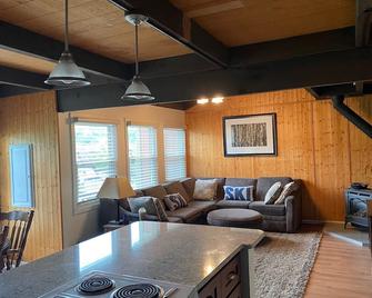 Spacious 3 Br Condo - Family And Pet Friendly - 코틀랜드 - 거실