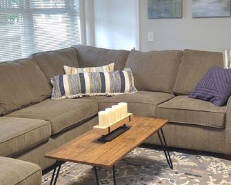 Riverfront! @ Staircase Long Bridge Fishing Hotspot Salmon & Steelhead-Sleeps 8 - Pulaski - Sala de estar