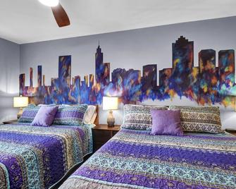 Luxe Wolfpack Retreat: Walk to NC State, Shops, Dining+Firepit, Cornhole & More! - Raleigh - Habitación