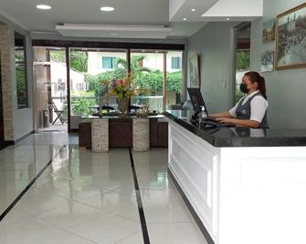Mindú Park Hotel - מאנואס - דלפק קבלה
