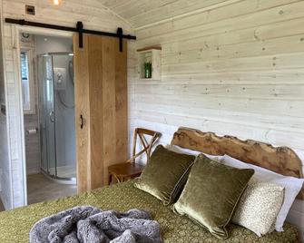 Slades Farm Glamping - Westbury - Bedroom
