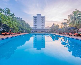 Vivanta Colombo, Airport Garden - Gampaha - Pool
