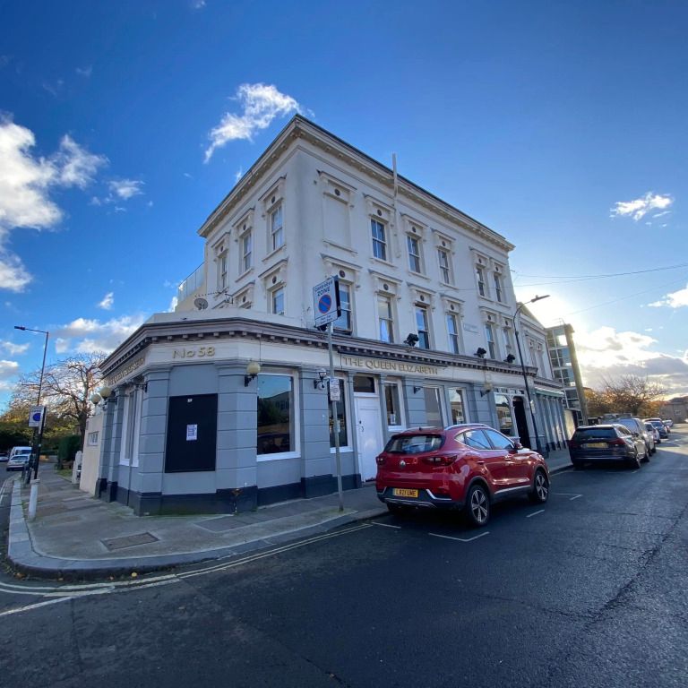 كوين إليزابيث هوستل