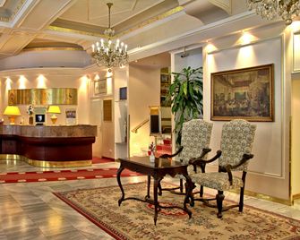 Ambassador Zlata Husa - Prague - Lobby