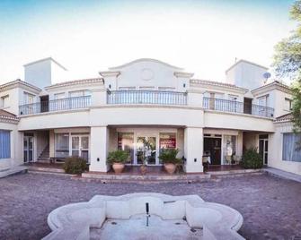 La Candida Hotel - וילה דה מרלו - בניין