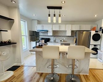 Great Natural Light apartment in Historic Building - Grimsby - Cuisine
