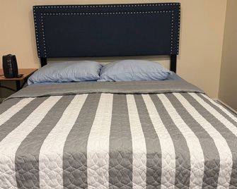 Home Away from Home - Calgary - Bedroom