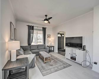 Trendy Superior Home: Perfect for Groups! - Superior - Living room