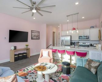 Dolly’s Dream House 1 | Park Views | Nashville Vibes - Pleasant View - Sala de estar