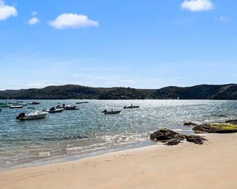 Waters Edge on the shores of Pittwater - Palm Beach - Strand