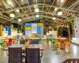 O'nest Luxury Home Stay - Devrukh - Restaurante