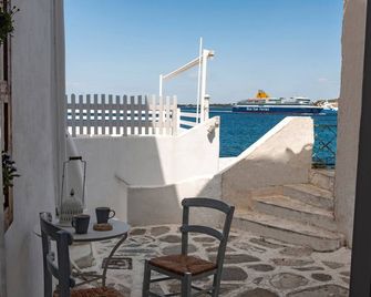 Portes View House Traditional Apartment in old town - Parikia - Balkon