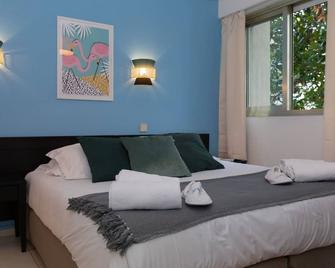 Charming Riviera 4E - One Bedroom Apartment, Sleeps 4 - Antibes - Soveværelse