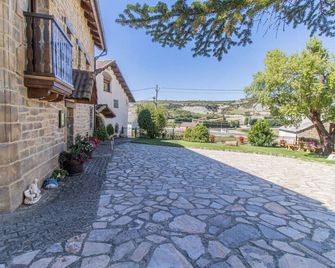 Intimate Retreat in the Pyrenees Garden & Parking - Senegüé - Outdoors view