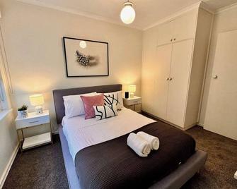Elwood Seaside 2 Bed Retreat - Brighton - Bedroom