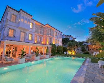 Peremere Alacati Otel - Alacati - Pool