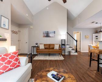 Entire 3BR/2BA w/King Bed centre of peachtree city - Peachtree City - Wohnzimmer