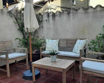 Casa con patio y chimenea en Piedralaves - Piedralaves - Patio