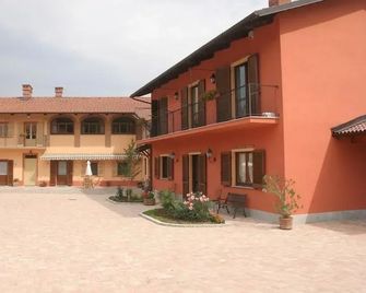 Agriturismo Isorella - Cherasco - Gebäude