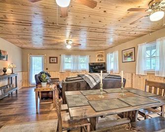 Hot Tub and Fire Pit Pet-Friendly Clayton Escape! - Clayton