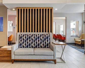Holiday Inn Express Pittsburgh E - Waterfront Dr By IHG - Munhall - Wohnzimmer