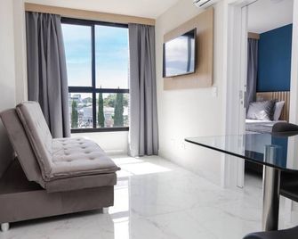 Slim Curitiba João Bettega - Curitiba - Living room