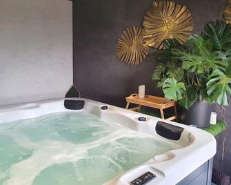 Romantic loft with private SPA 80m2 - Niort - Pool