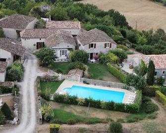 Village - Beautiful restored stone Farmhouses in secluded French hamlet - Valeilles - Piscina