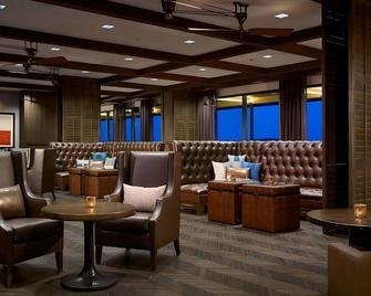 Cozy Room w/ Outdoor Pool, Complimentary Parking, & Convenient Dining - Bee Cave - Lounge