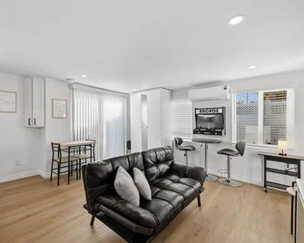 Newly Renovated 1br Suite, Patio Bbq, Fire Pit - Simi Valley