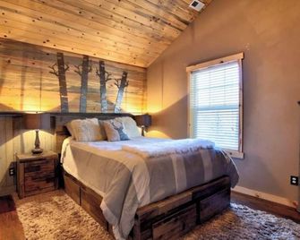 Private Updated Cabin Game Room & Peloton - Jefferson - Bedroom