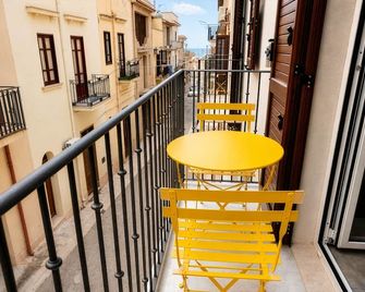 Dana Rooms Bed And Breakfast - Castellammare del Golfo - Balcone