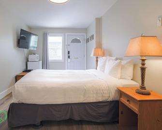 Beautiful, clean lock-off suite - Fernie - Slaapkamer