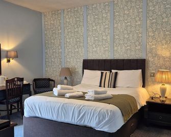 The Devil's Punchbowl Hotel - Hindhead