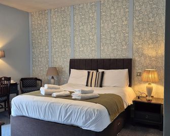The Devil's Punchbowl Hotel - Hindhead
