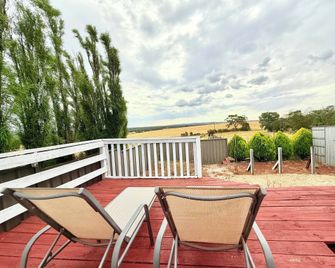 Quiet Farm-Style Retreat with Scenic Views - Buninyong - Balcón