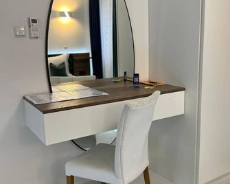 La Luna Premium Deluxe Apartment with Pool & Jacuzzi, Bikes and Secured Parking - Našice
