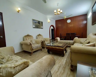 Seaview Clock Guest House - Karachi - Living room