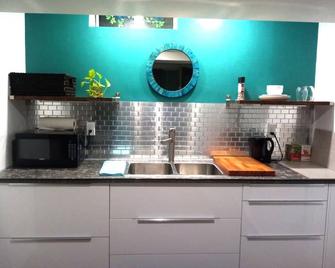 Unique Zen Den Guest Suite In Alliston - Alliston - Kitchen